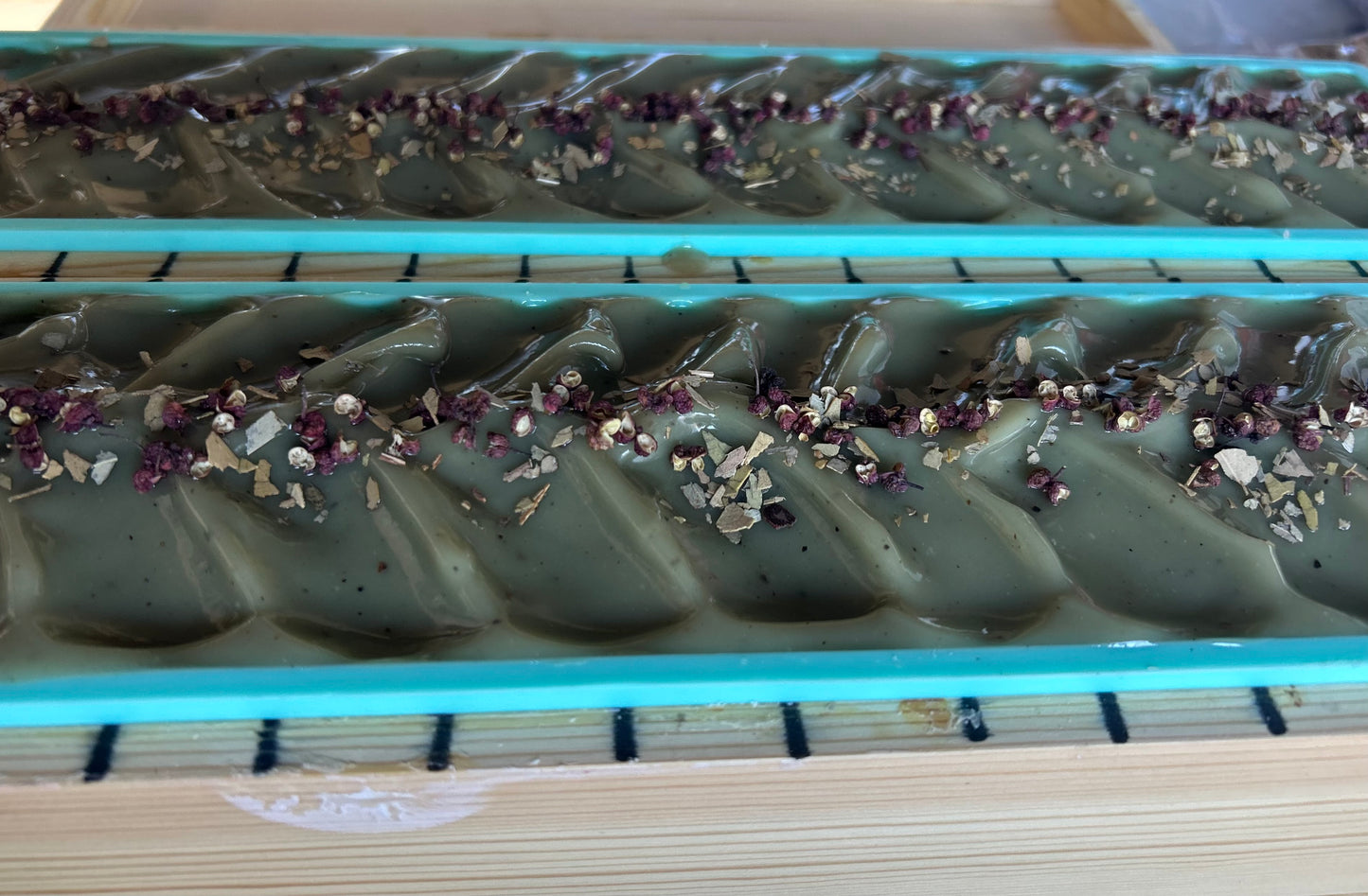 Scented with spearmint, lime and rosemary essential oil, you will feel like you are taking the most refreshing shower in the forest. Winter Forest soap is made with nourishing goat's milk, cocoa butter, shea butter, avocado oil, caster oil, french green clay, bamboo charcoal and ground juniper berries for light exfoliation. Kendrick Homestead