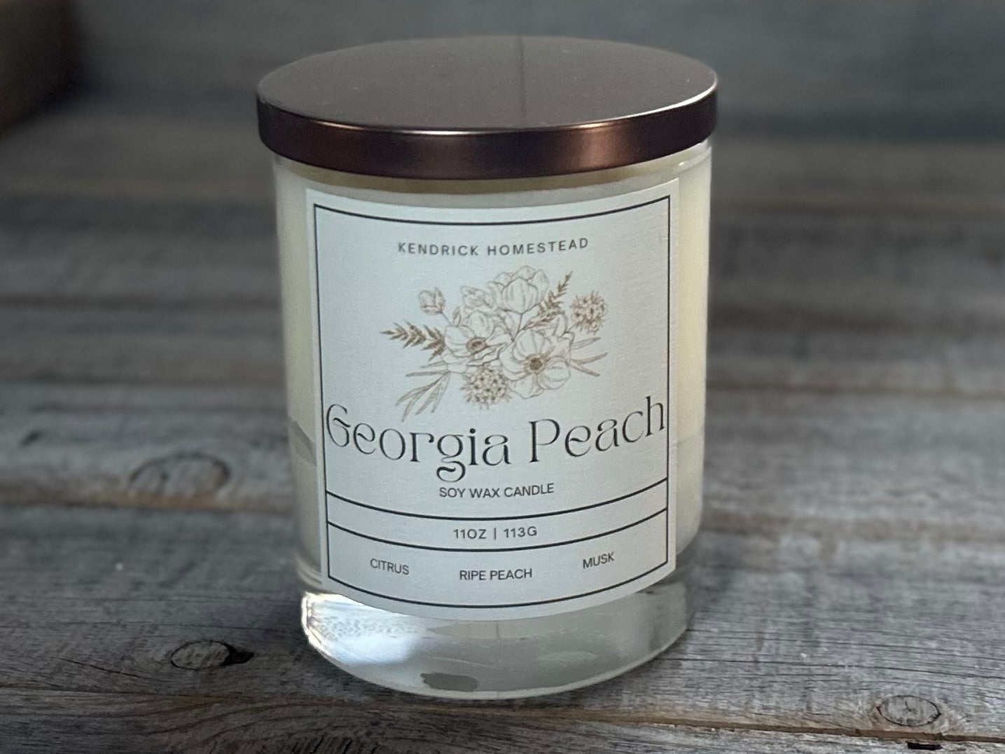 Georgia Peach Soy Wax Candle
Fresh orange sweetens the smell of freshly sliced southern peaches. Green accents elevate the fruit sensation while vanilla and musk add a velvety sugar background.
Fragrance notes:citrus, peach, green, vanilla and musk.
Kendrick Homestead