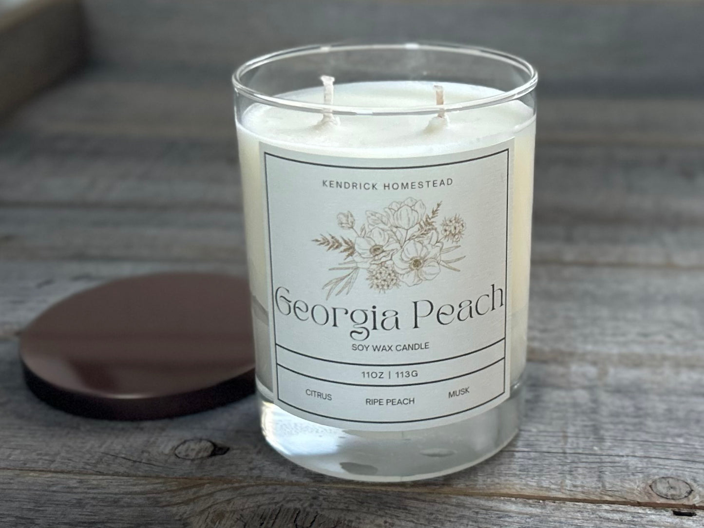 Georgia Peach Soy Wax Candle
Fresh orange sweetens the smell of freshly sliced southern peaches. Green accents elevate the fruit sensation while vanilla and musk add a velvety sugar background.
Fragrance notes: citrus, peach, green, vanilla and musk.
Kendrick Homestead