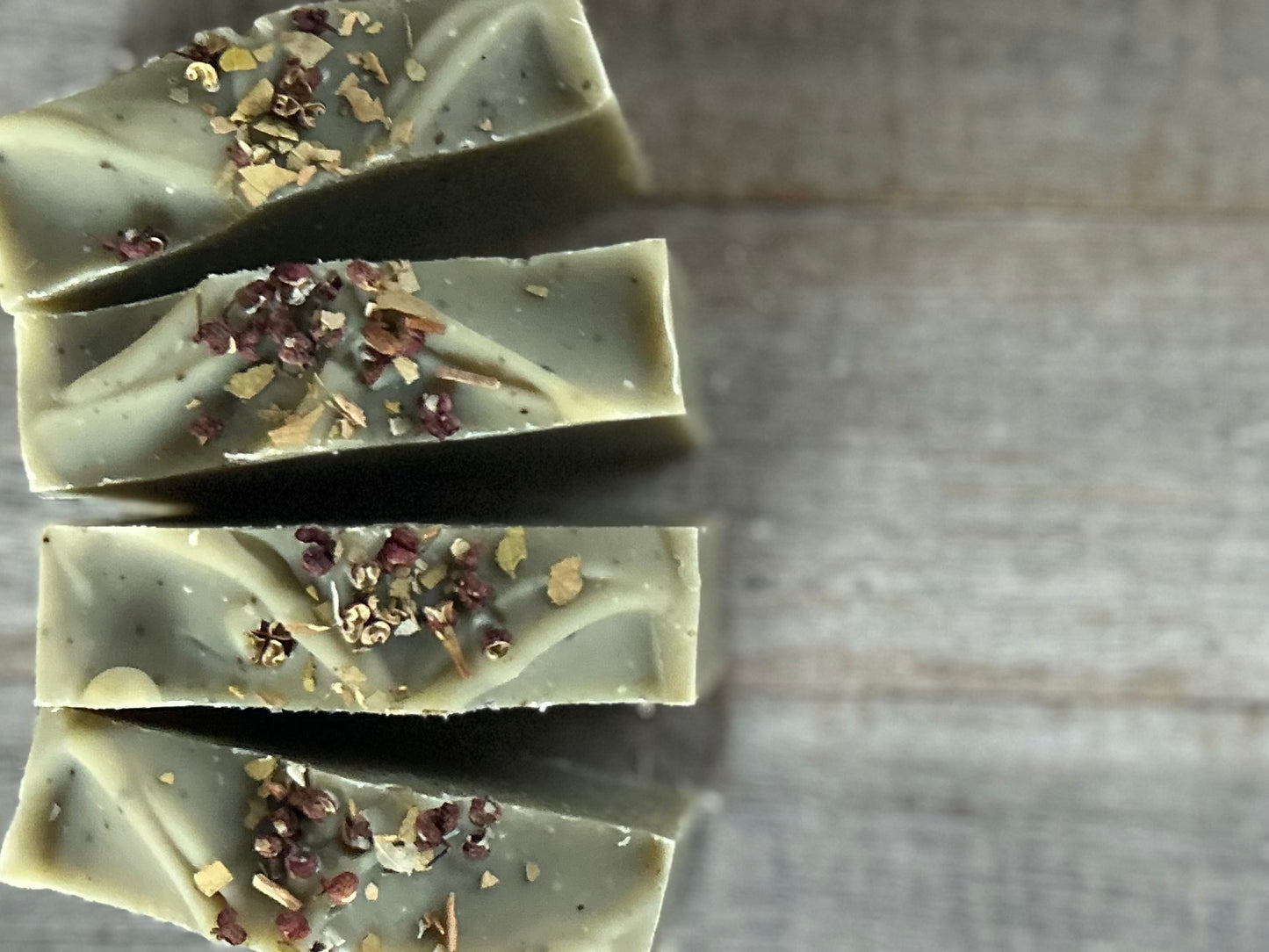 Scented with spearmint, lime and rosemary essential oil, you will feel like you are taking the most refreshing shower in the forest. Winter Forest soap is made with nourishing goat's milk, cocoa butter, shea butter, avocado oil, caster oil, french green clay, bamboo charcoal and ground juniper berries for light exfoliation. Kendrick Homestead