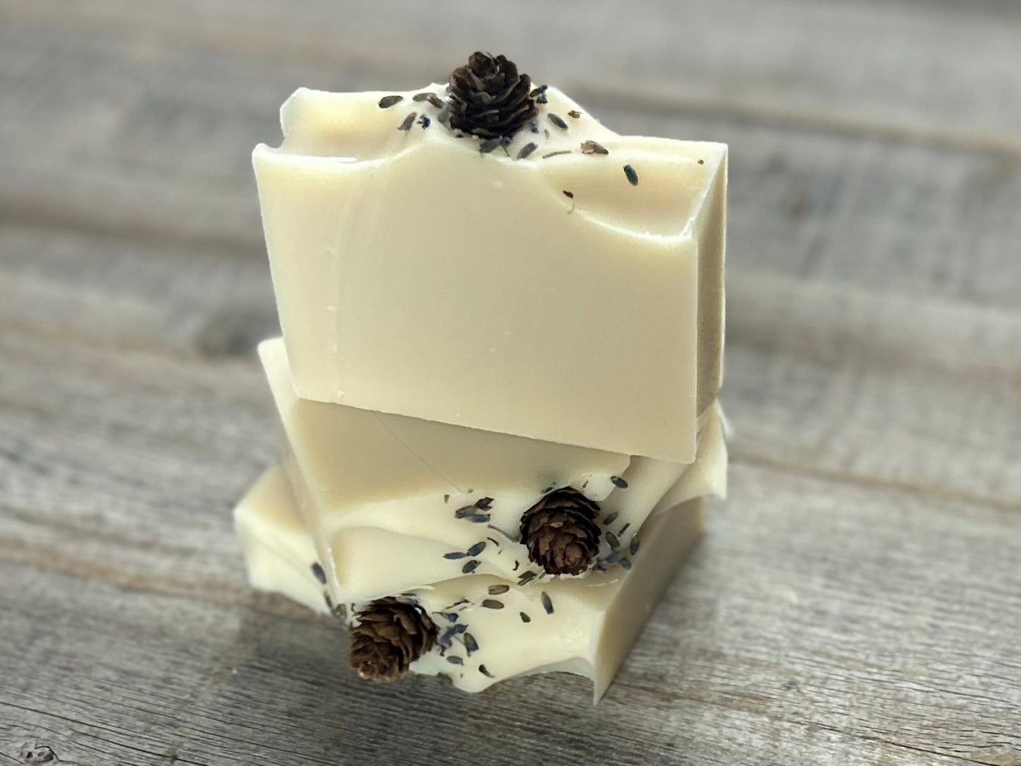 Made with a blend of lavender, peppermint, rosemary and pine needles essential oil to promote a sense of balance and calm. Lavender Pine soap is made with soothing coconut milk, cocoa butter, shea butter, sweet almond oil and caster oil. Beautifully decorated to look like a snowy winter, this blend gently cleanses the skin while relieving tension and easing the mind.
Kendrick Homestead