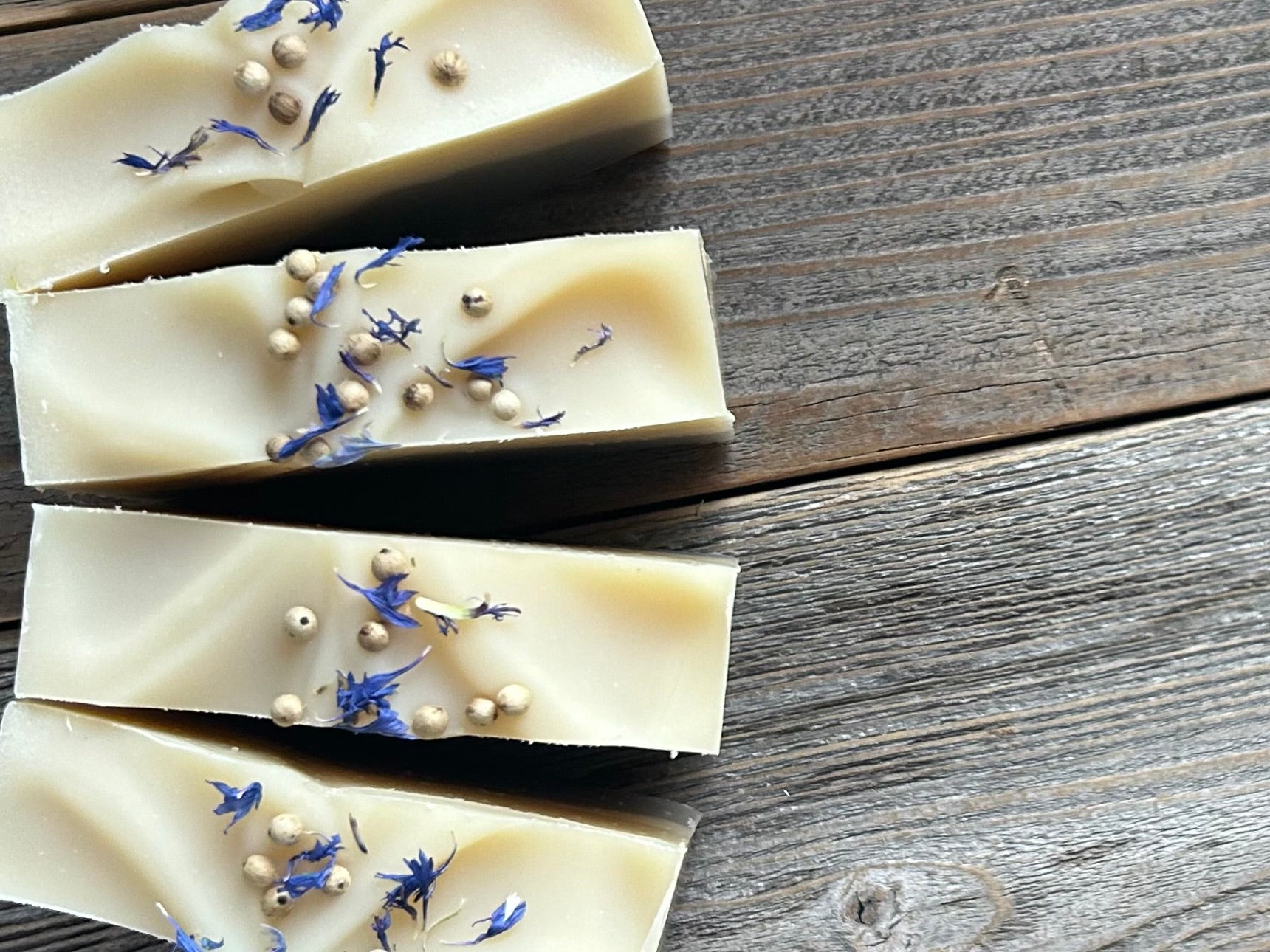 Seaside soap is made with coconut milk, olive oil, coconut oil, cocoa butter, avocado oil and castor oil with a relaxing smell of eucalyptus and spearmint essential oils. It is sprinkled with blue corn flowers and white peppercorns. Naturally colored with white kaolin clay and indigo powder. Kendrick Homestead.