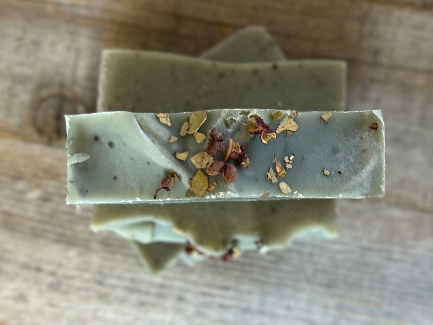 Scented with spearmint, lime and rosemary essential oil, you will feel like you are taking the most refreshing shower in the forest.&nbsp; Winter Forest soap is made with nourishing goat's milk, cocoa butter, shea butter, avocado oil, caster oil, french green clay, bamboo charcoal and ground juniper berries for light exfoliation. Kendrick Homestead