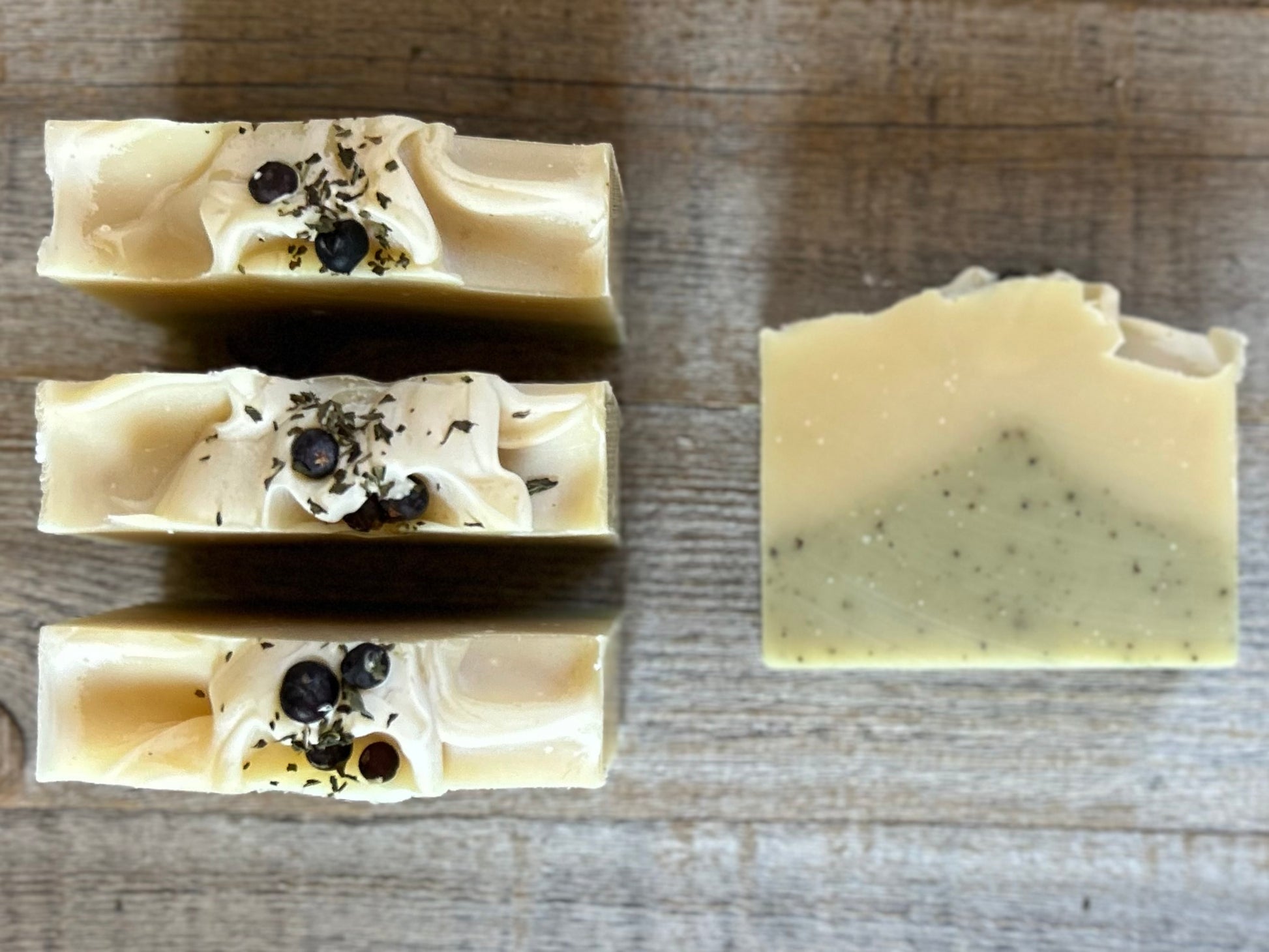 Into The Woods soap is made with a blend of peppermint, spearmint and rosemary essential oil for a refreshing, cooling effect on the skin. This blend will ease your mind and clear your senses. Made with nourishing goat's milk, cocoa butter, avocado oil, kaolin clay, french green clay and ground juniper berries for light exfoliation. Kendrick Homestead