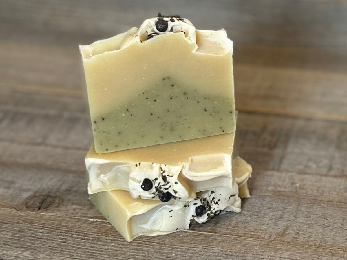 Into The Woods soap is made with a blend of peppermint, spearmint and rosemary essential oil for a refreshing, cooling effect on the skin. This blend will ease your mind and clear your senses. Made with nourishing goat's milk, cocoa butter, avocado oil, kaolin clay, french green clay and ground juniper berries for light exfoliation. Kendrick Homestead