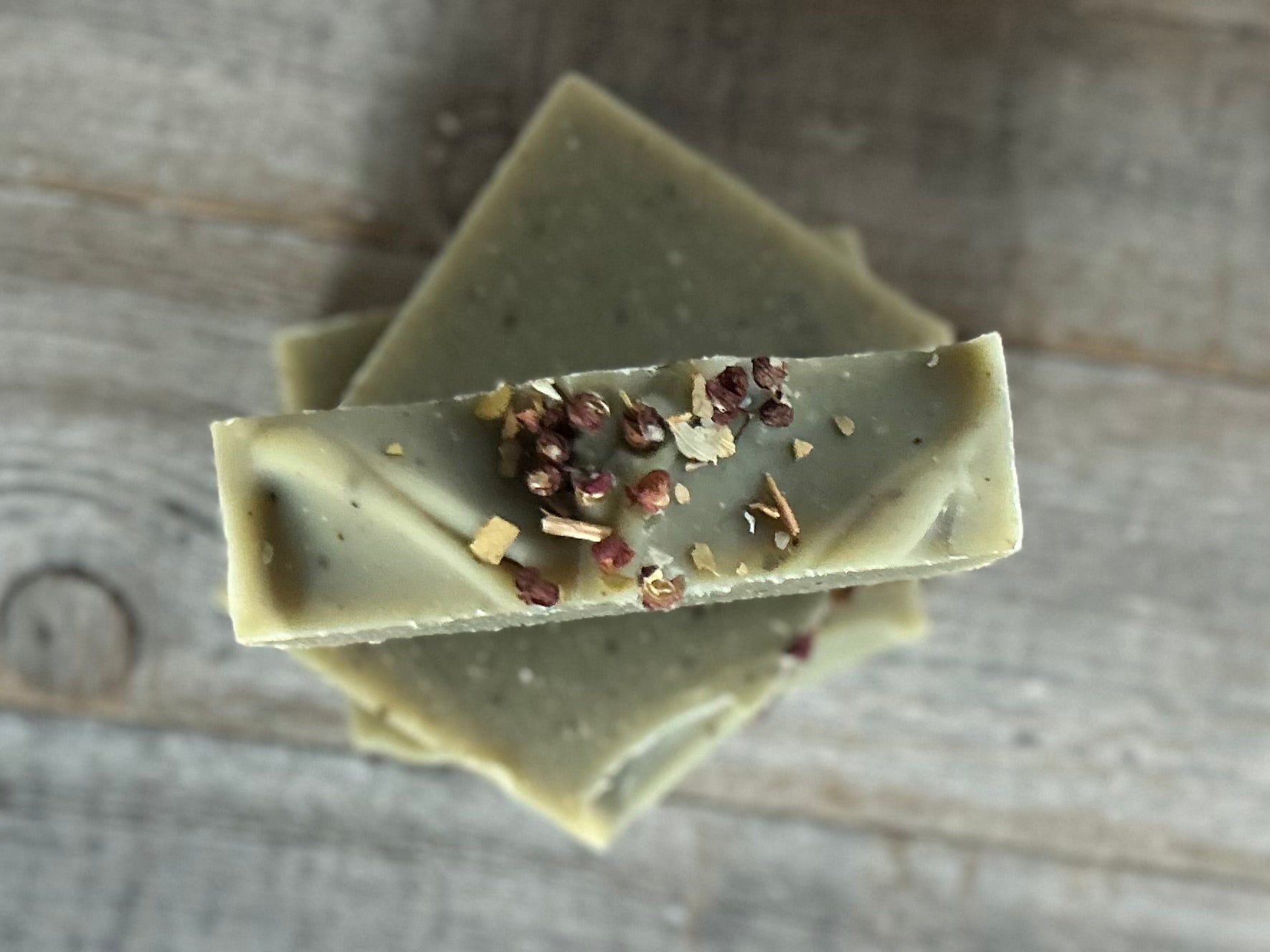 Scented with spearmint, lime and rosemary essential oil, you will feel like you are taking the most refreshing shower in the forest.&nbsp; Winter Forest soap is made with nourishing goat's milk, cocoa butter, shea butter, avocado oil, caster oil, french green clay, bamboo charcoal and ground juniper berries for light exfoliation. Kendrick Homestead