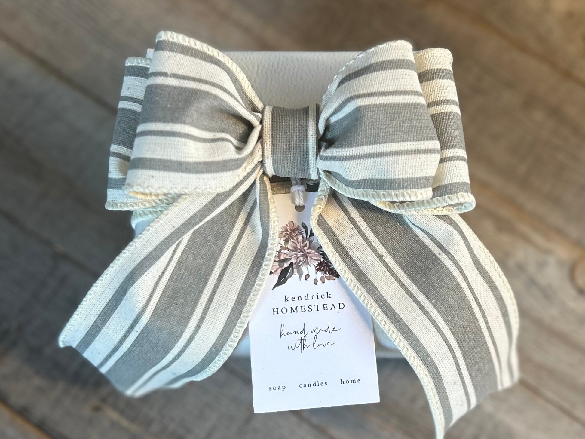 farmhouse gift wrapping