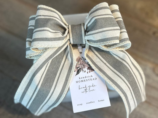 Farmhouse gift wrapping