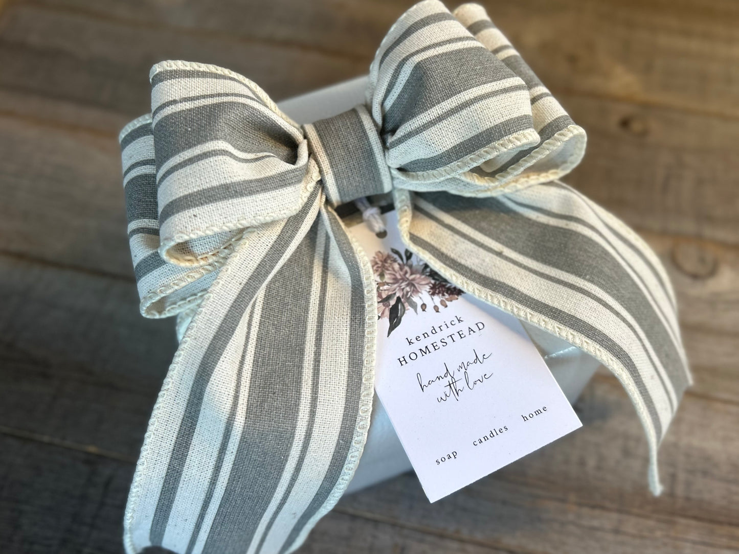 farmhouse gift wrapping
