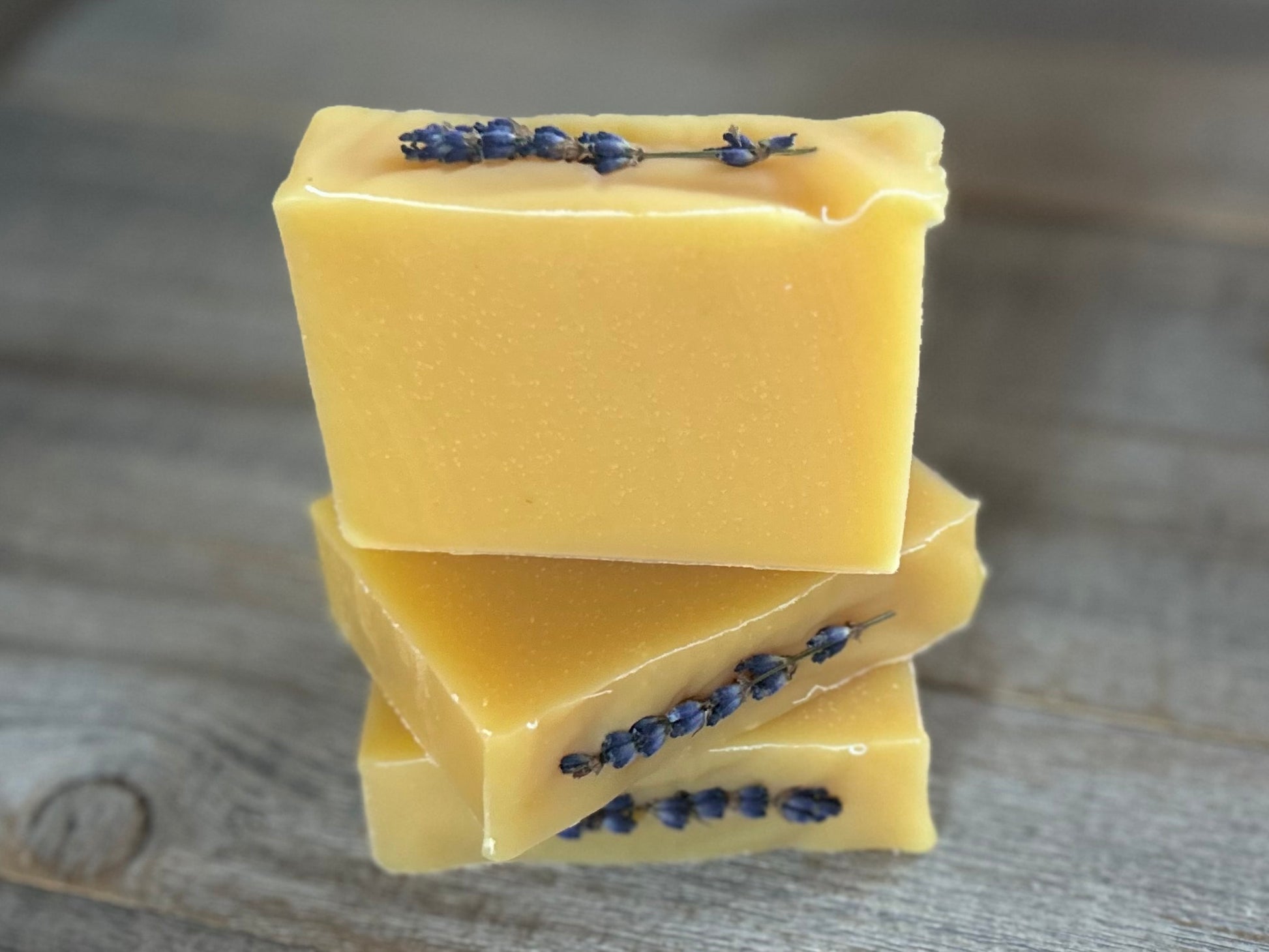 When summer meets autumn. Immerse yourself in a warm pumpkin pie with vibrant lavender.  Lavender Pumpkin soap is made with nourishing goat's milk, real pumpkin puree, cocoa butter, shea butter and sweet almond oil.  Kendrick Homestead
