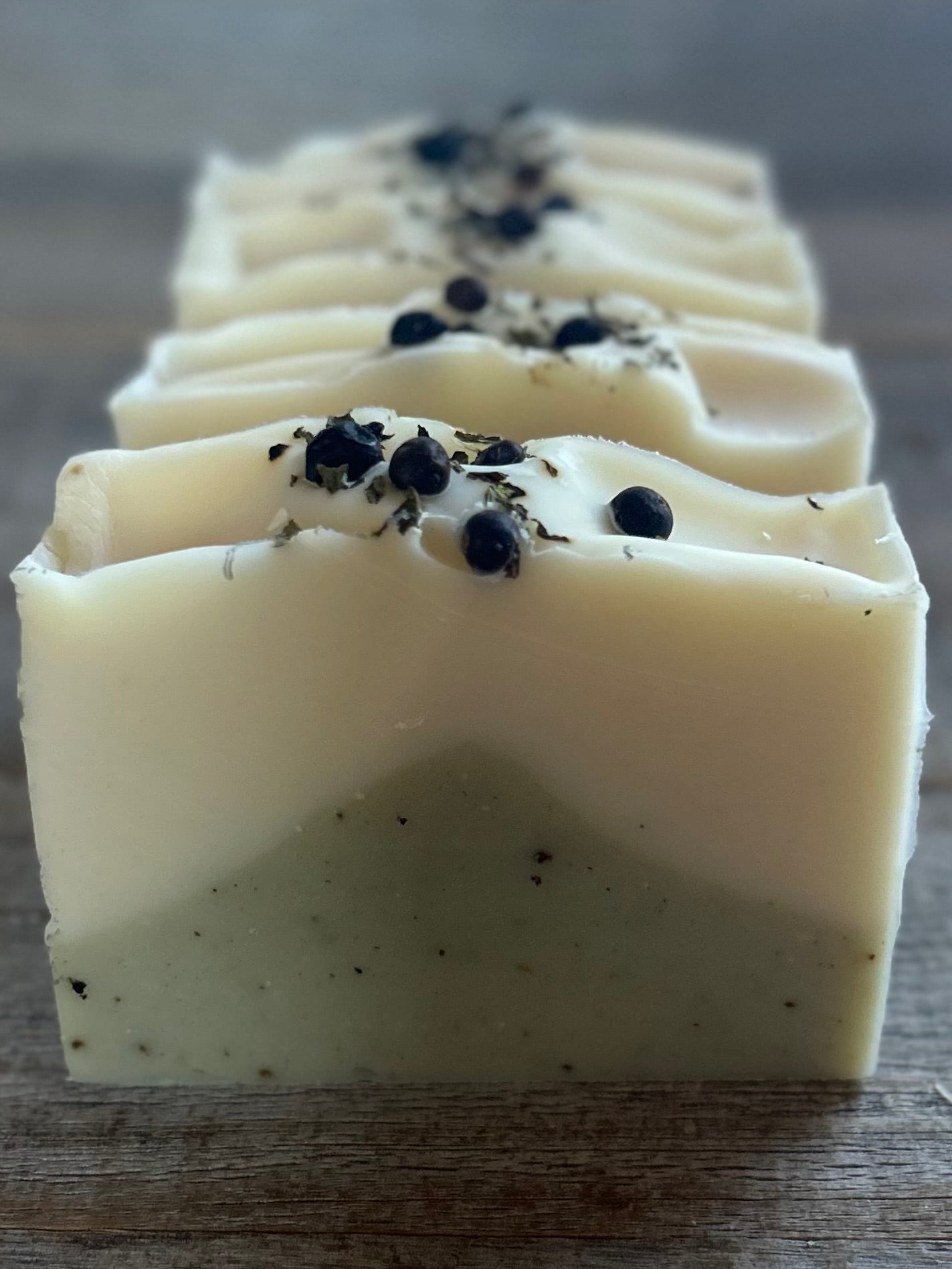 Into The Woods soap is made with a blend of peppermint, spearmint and rosemary essential oil for a refreshing, cooling effect on the skin. This blend will ease your mind and clear your senses. Made with nourishing goat's milk, cocoa butter, avocado oil, kaolin clay, french green clay and ground juniper berries for light exfoliation. Kendrick Homestead