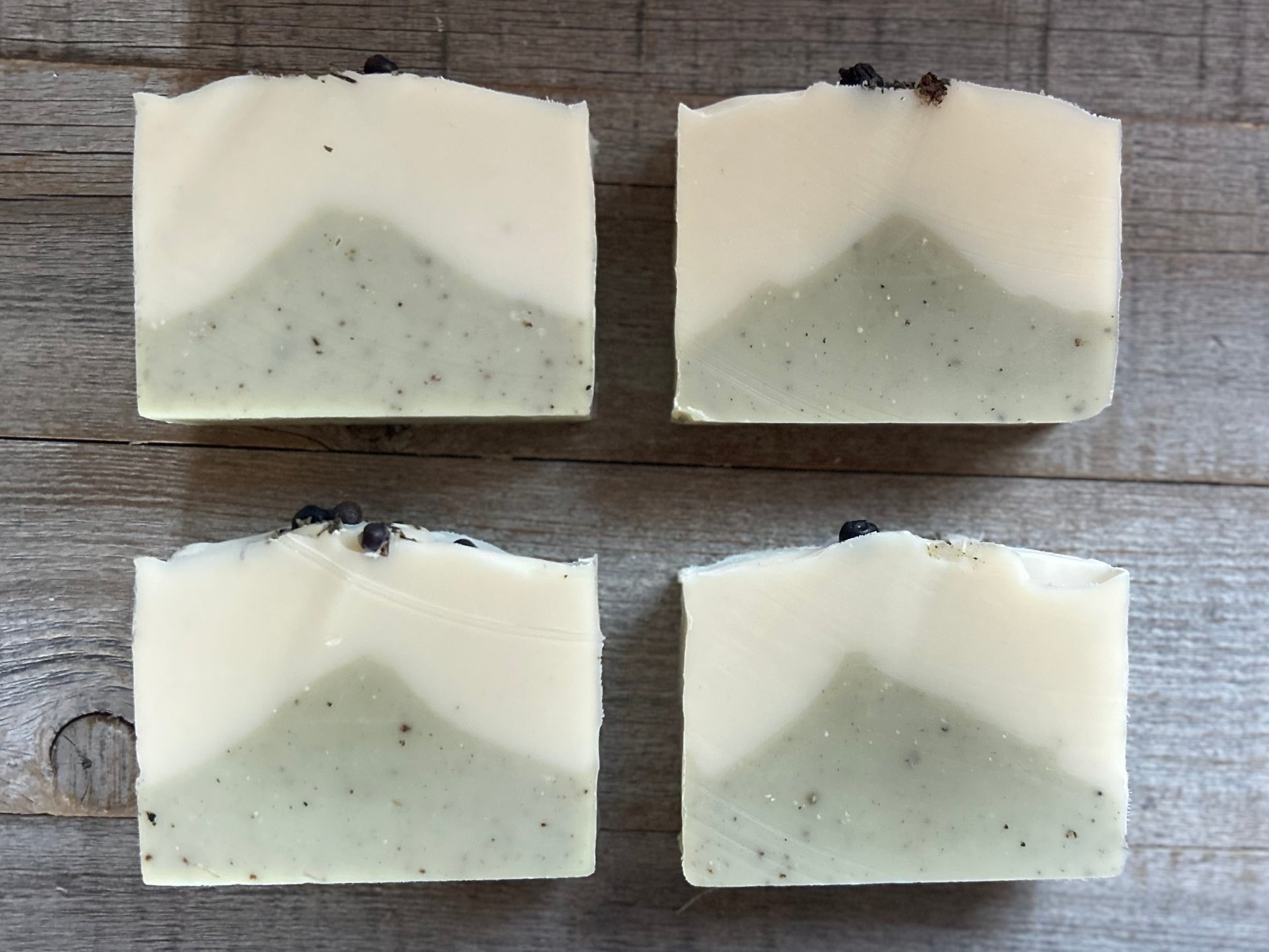 Into The Woods soap is made with a blend of peppermint, spearmint and rosemary essential oil for a refreshing, cooling effect on the skin. This blend will ease your mind and clear your senses. Made with nourishing goat's milk, cocoa butter, avocado oil, kaolin clay, french green clay and ground juniper berries for light exfoliation. Kendrick Homestead