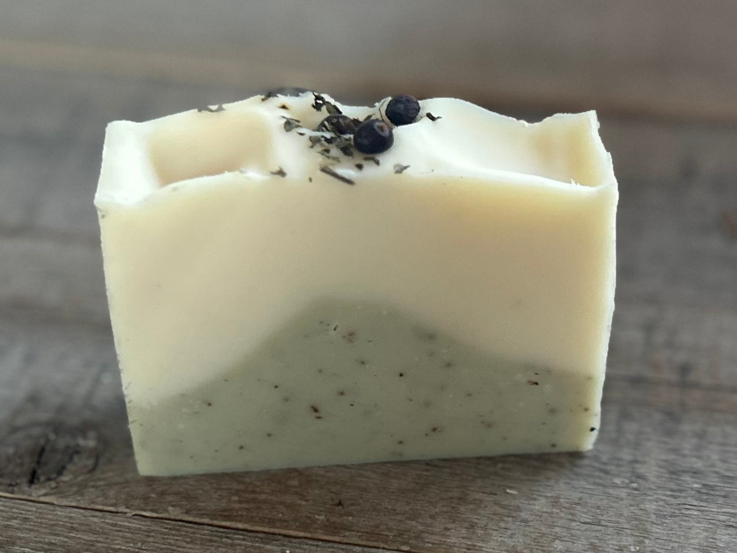 Into The Woods soap is made with a blend of peppermint, spearmint and rosemary essential oil for a refreshing, cooling effect on the skin. This blend will ease your mind and clear your senses. Made with nourishing goat's milk, cocoa butter, avocado oil, kaolin clay, french green clay and ground juniper berries for light exfoliation. Kendrick Homestead