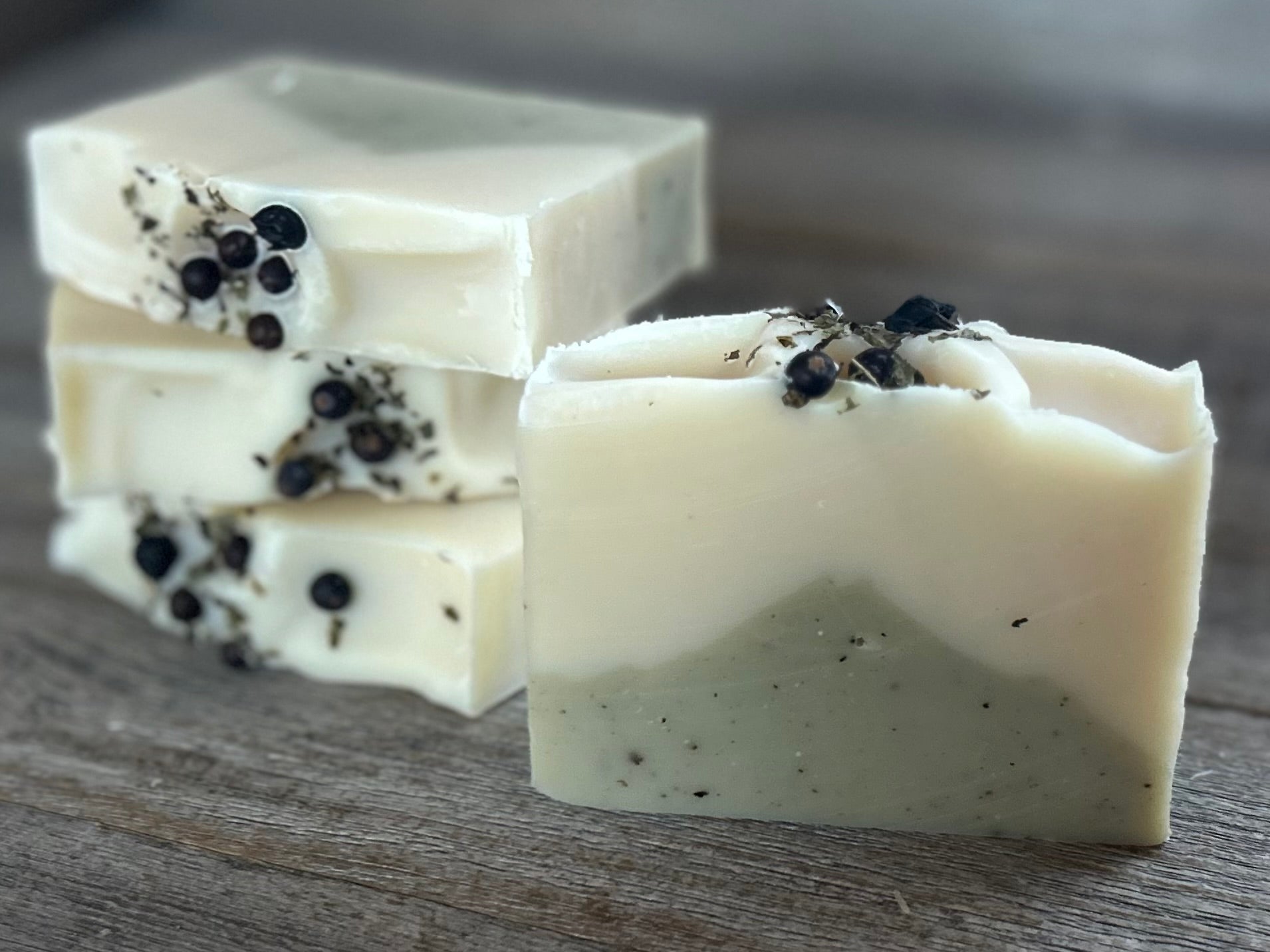 Into The Woods soap is made with a blend of peppermint, spearmint and rosemary essential oil for a refreshing, cooling effect on the skin. This blend will ease your mind and clear your senses. Made with nourishing goat's milk, cocoa butter, avocado oil, kaolin clay, french green clay and ground juniper berries for light exfoliation. Kendrick Homestead