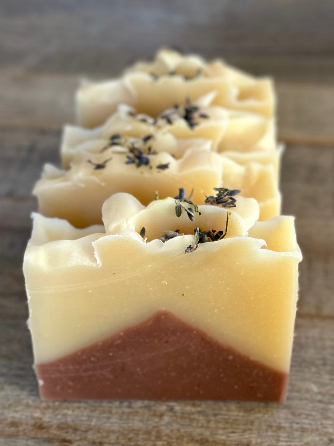 Harness the tranquil essence of lavender essential oil with a little cedarwood and benzoin essential oil to sweeten it up! Honey Lavender soap is made with nourishing shea butter, honey, cocoa butter and avocado oil.