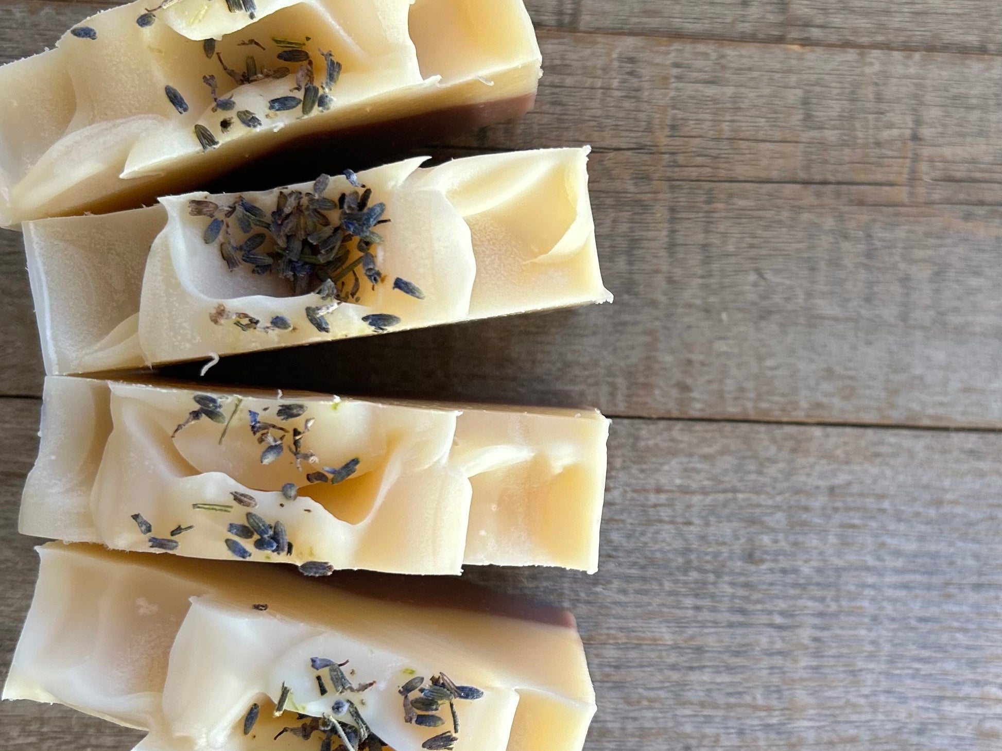 Harness the tranquil essence of lavender essential oil with a little cedarwood and benzoin essential oil to sweeten it up! Honey Lavender soap is made with nourishing shea butter, honey, cocoa butter and avocado oil.