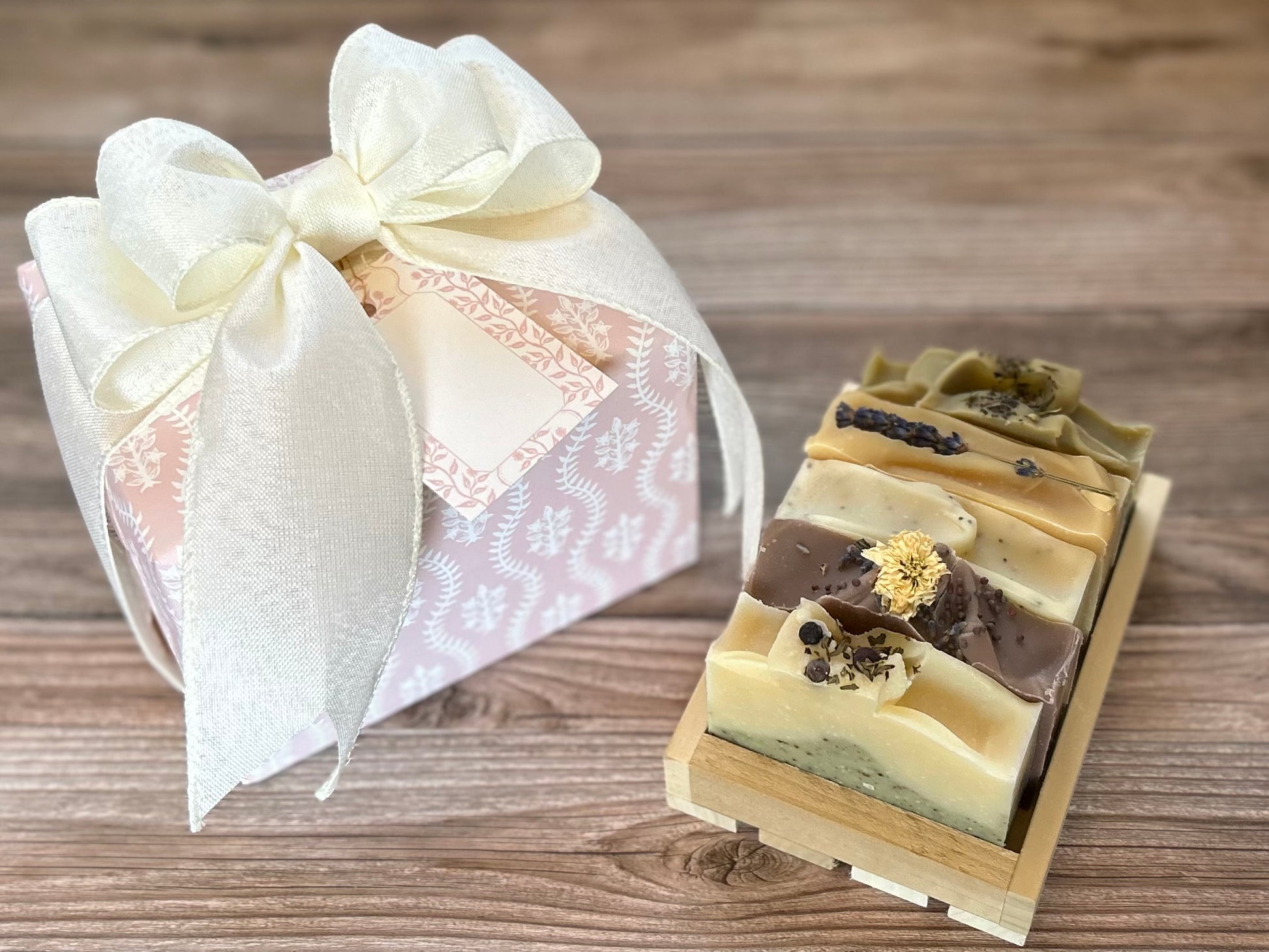 DAHLIA 5 soap bars in crate gift set