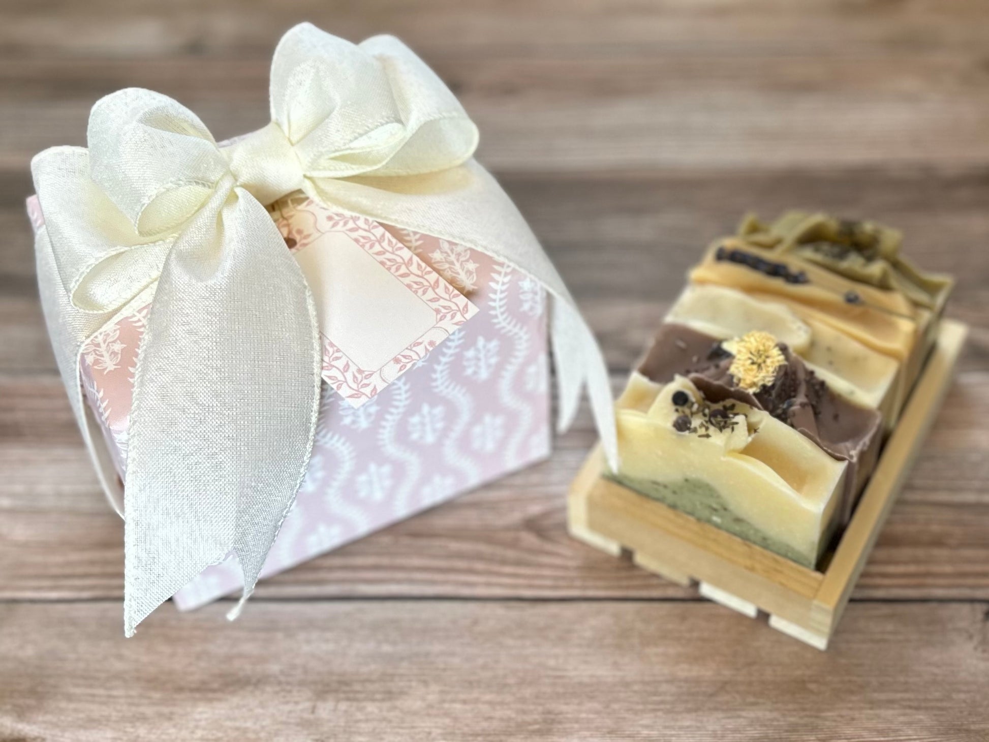 DAHLIA 5 soap bars in crate gift set