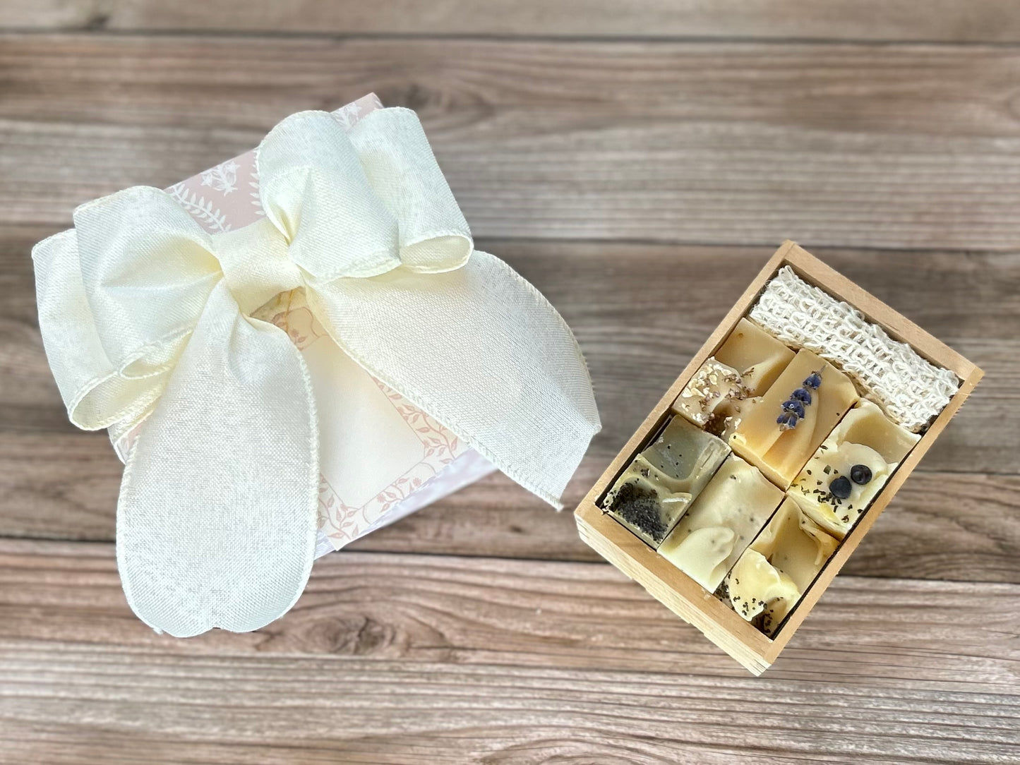 DAHLIA soap sample crate gift set