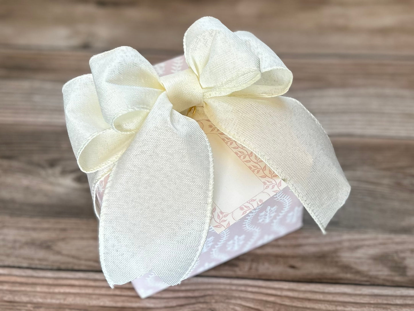 DAHLIA soap sample crate gift set