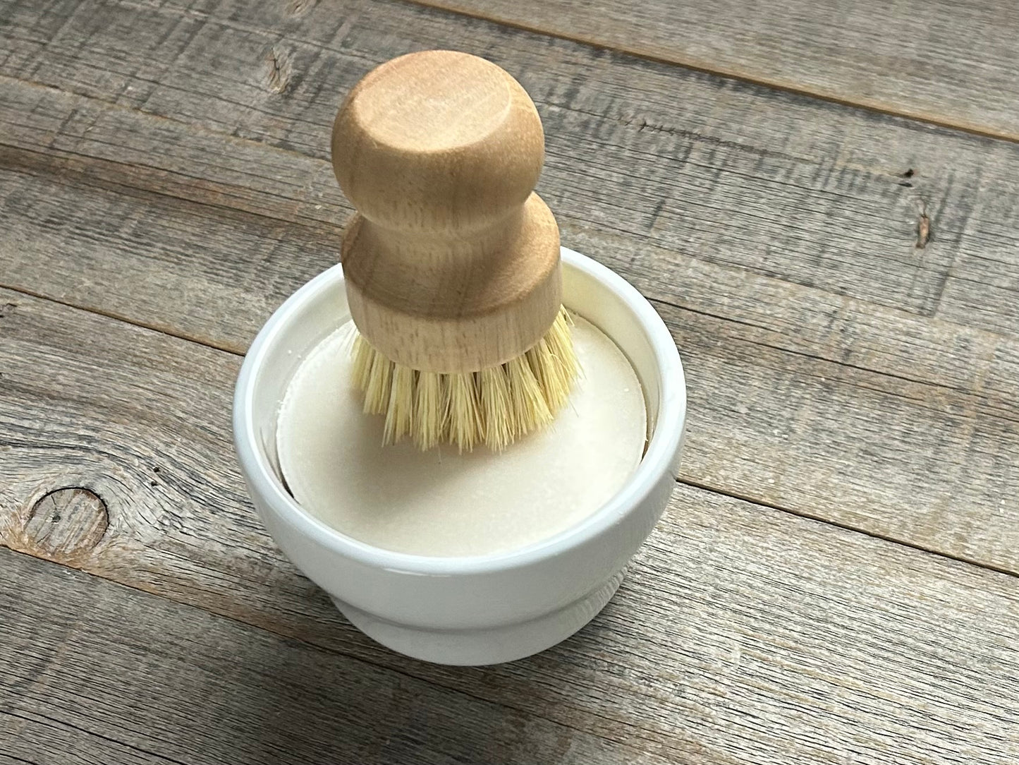 Solid dish soap, kendrick homestead
coconut oil, castor oil, citric acid and lemon and lavender essential oil