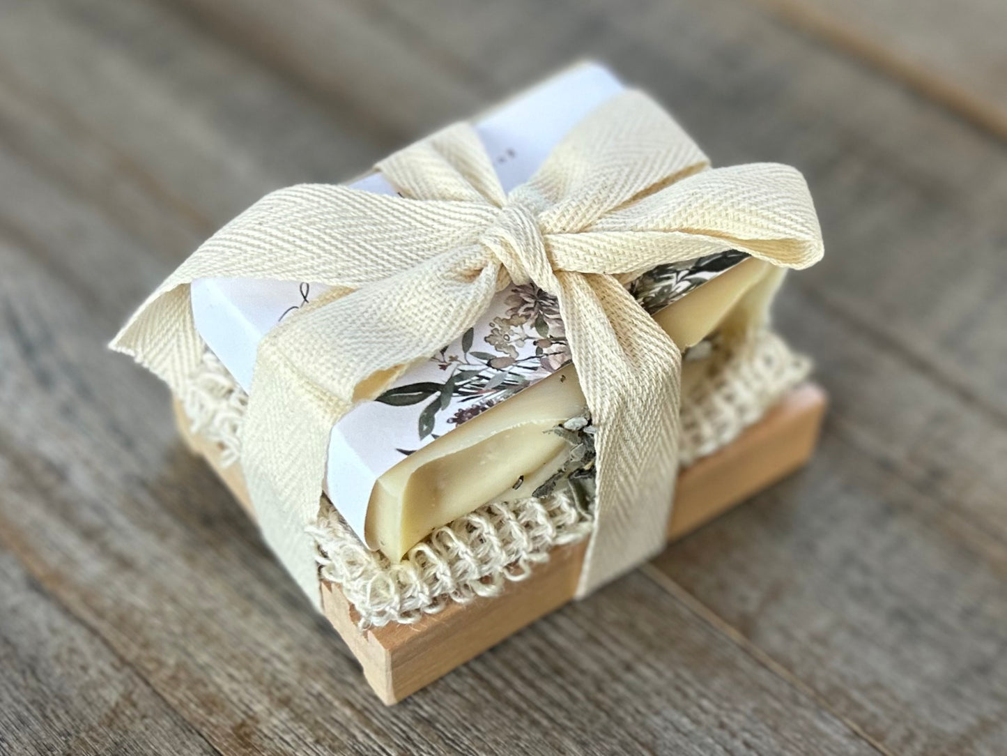 Soap with Wood dish gift set, Kendrick Homestead